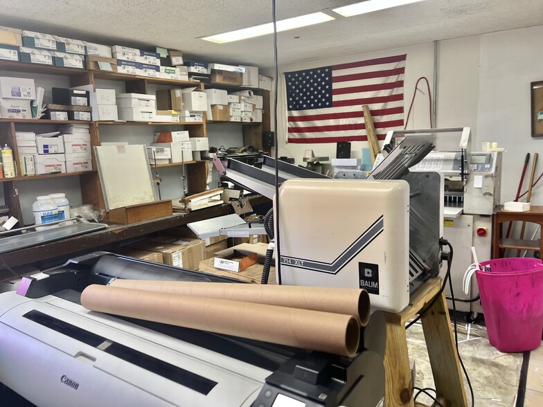 More Photos Of 5519 Hanley Rd, Tampa Storefront Retail Office For Sale