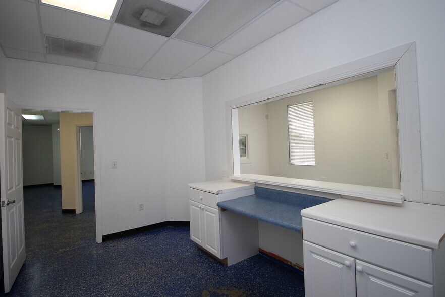 More Photos Of 6350 Techster Blvd, Fort Myers Research And Development For Lease