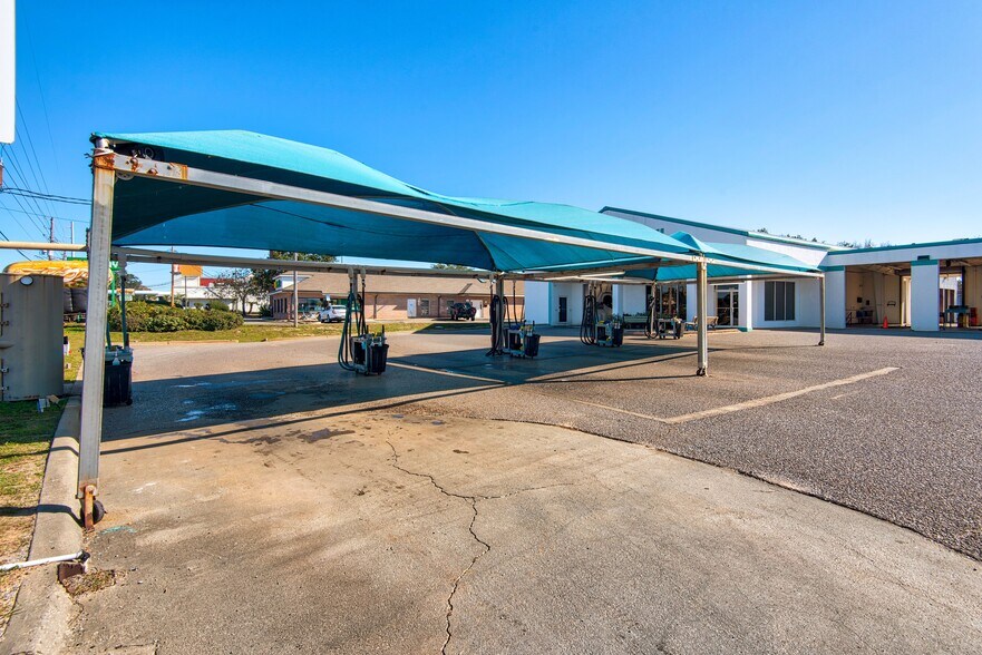More Photos Of 3061 Gulf Breeze Pky, Gulf Breeze Carwash For Sale