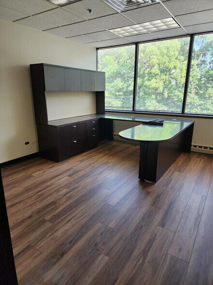More Photos Of 619 Enterprise Dr, Oak Brook Medical For Lease