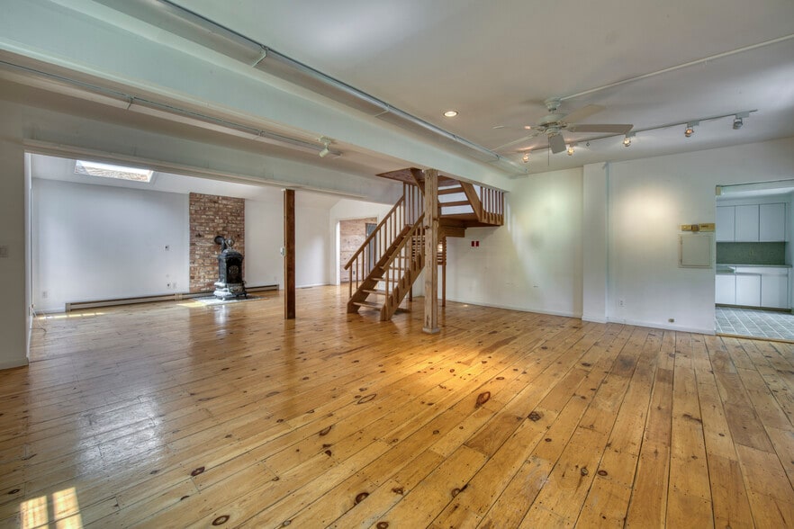 More Photos Of 270 North St, Cutchogue Office Residential For Lease