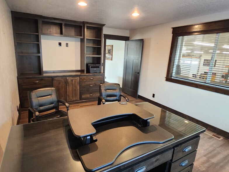 More Photos Of 10157 N Taryne St, Hayden Warehouse For Lease