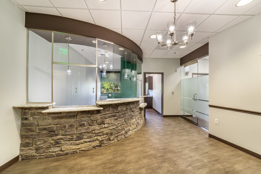 More Photos Of 250 E Basse Rd, San Antonio Medical For Lease