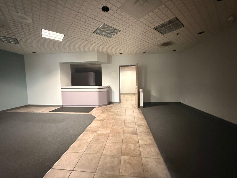More Photos Of 600 W Lake Cook Rd, Buffalo Grove Medical For Lease