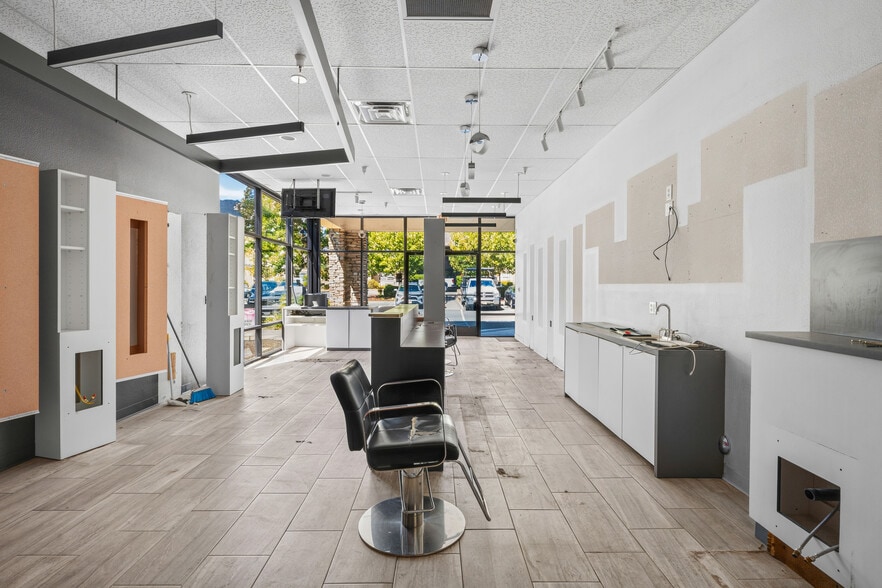 More Photos Of 1212-1214 Airport Park Blvd, Ukiah Freestanding For Lease