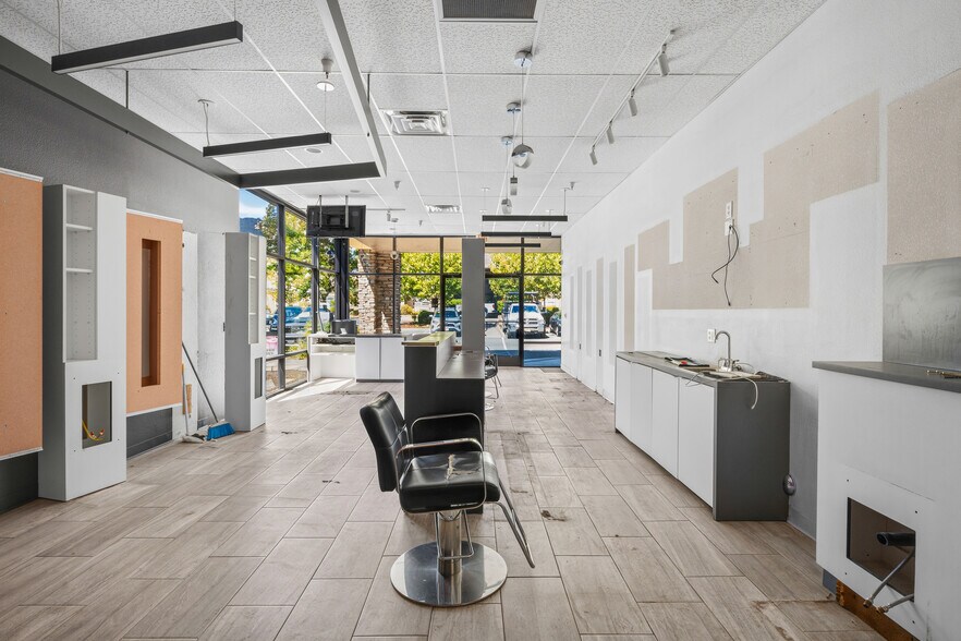 More Photos Of 1212-1214 Airport Park Blvd, Ukiah Freestanding For Lease