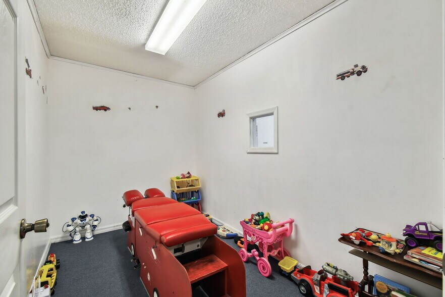 More Photos Of 10129 Little Rd, New Port Richey Medical For Sale