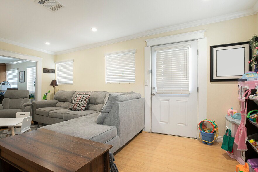 More Photos Of 2014-2016 Peyton Ave, Burbank Apartments For Sale