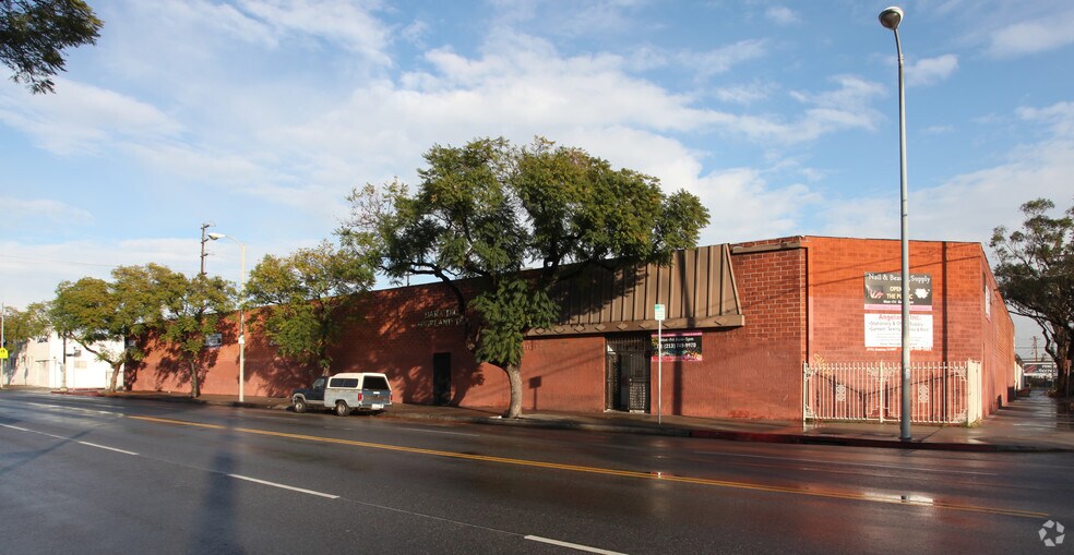 More Photos Of 3216 S Broadway, Los Angeles Warehouse For Lease