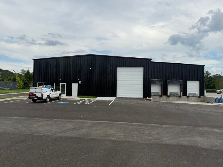 More Photos Of 595 Kawneer dr, Springdale Warehouse For Sale