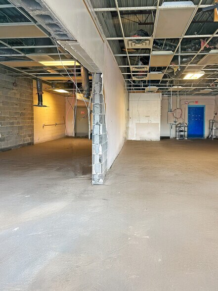 More Photos Of 8904-8924 S Meridian St, Indianapolis Unknown For Lease