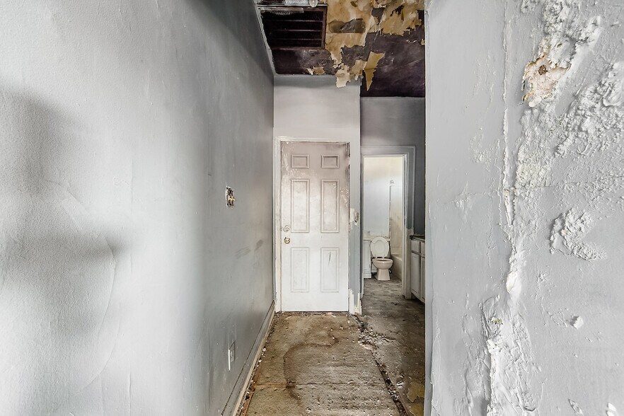 More Photos Of 1068-1072 E Livingston Ave, Columbus Storefront Retail Residential For Sale