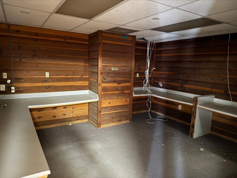 More Photos Of 3710 Indian Hills NE Rd, Hartselle Industrial For Lease