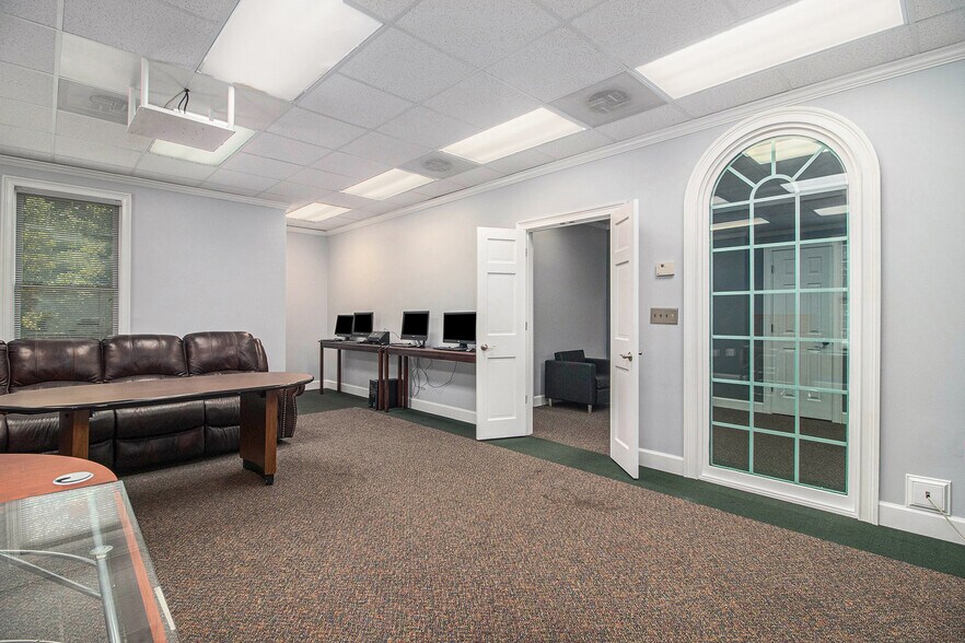 More Photos Of 1580 Warsaw Rd, Roswell Office For Sale