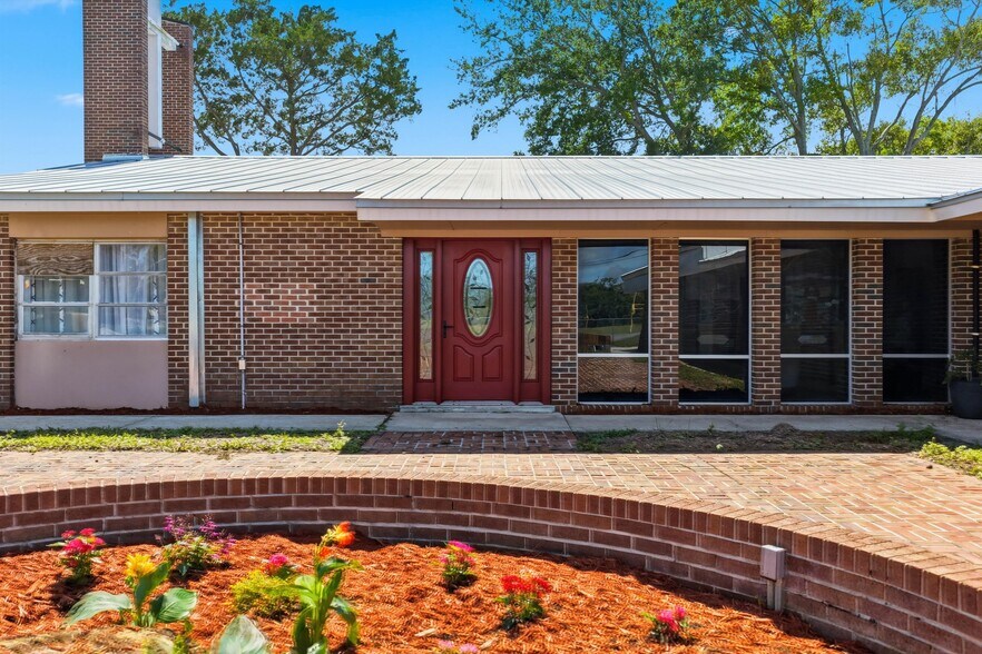 More Photos Of 8075 Lone Star Rd, Jacksonville Religious Facility For Sale