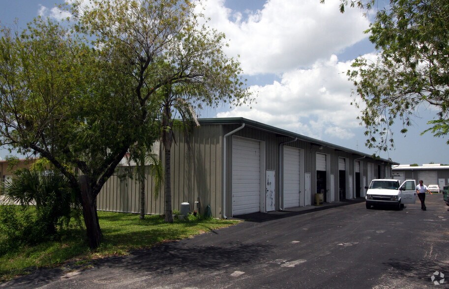 Primary Photo Of 4253 Derek Way, Sarasota Warehouse For Lease