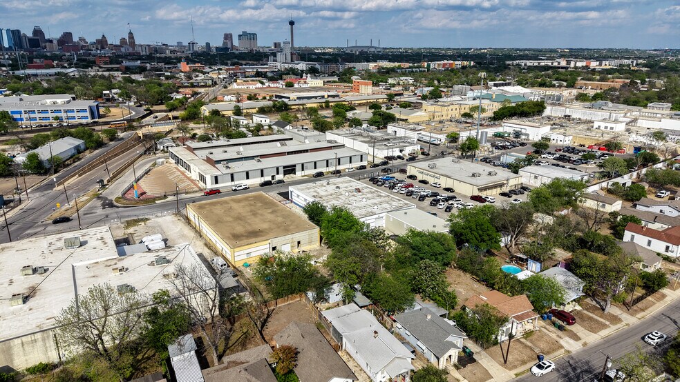 More Photos Of 130 E Zavalla, San Antonio Warehouse For Lease
