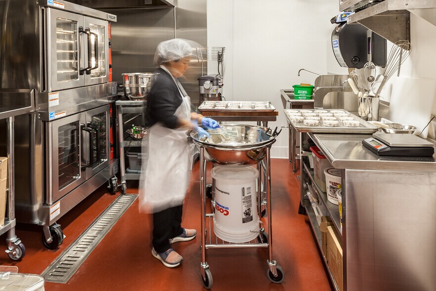 More Photos Of 5801 W Dickens Ave, Chicago Food Processing For Lease