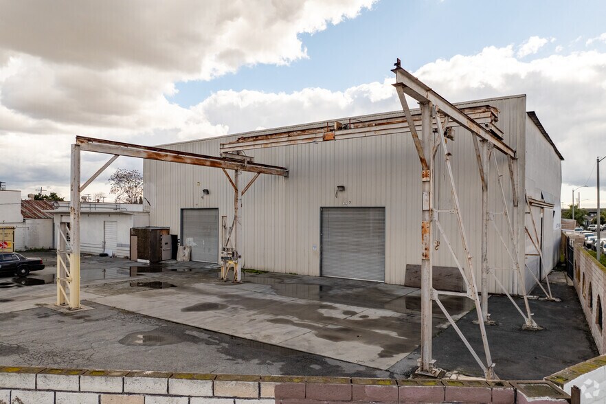 More Photos Of 2772-2820 Norton Ave, Lynwood Manufacturing For Lease