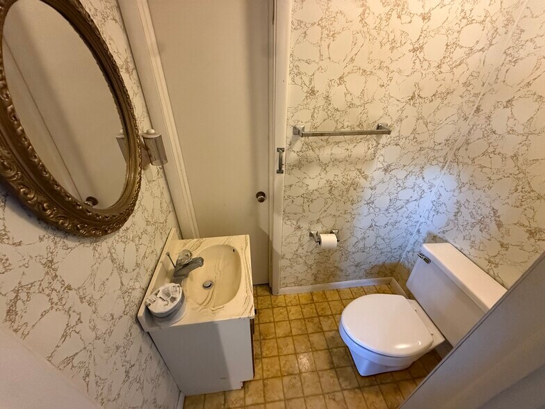 More Photos Of 637 N Wright Rd, Janesville Assisted Living For Sale