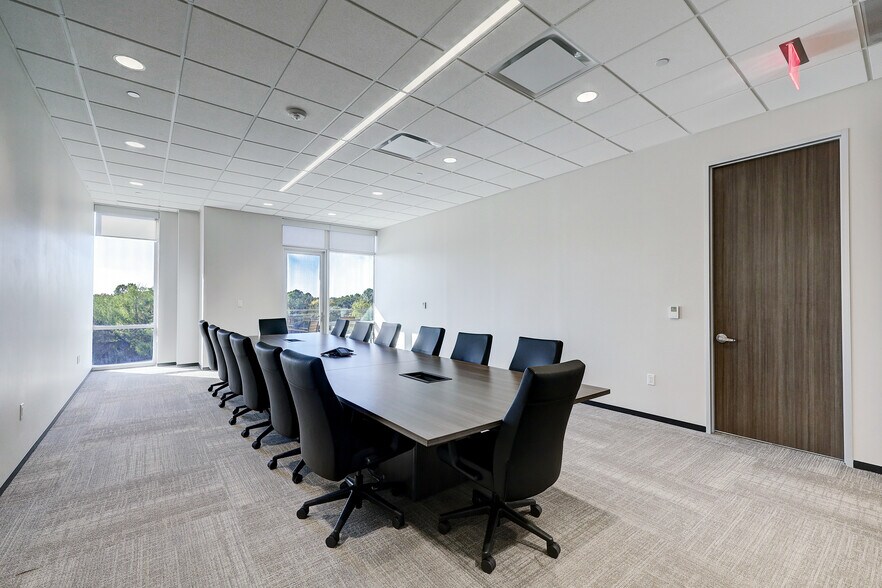 More Photos Of 18211 Katy Fwy, Houston Office For Lease