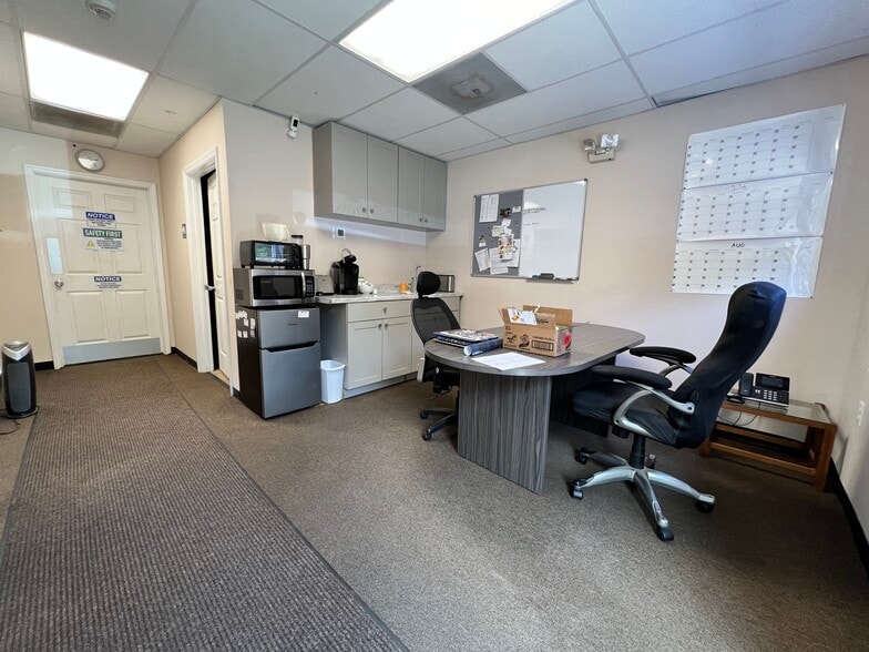 More Photos Of 6636-6646 26th Ct, Sarasota Warehouse For Sale