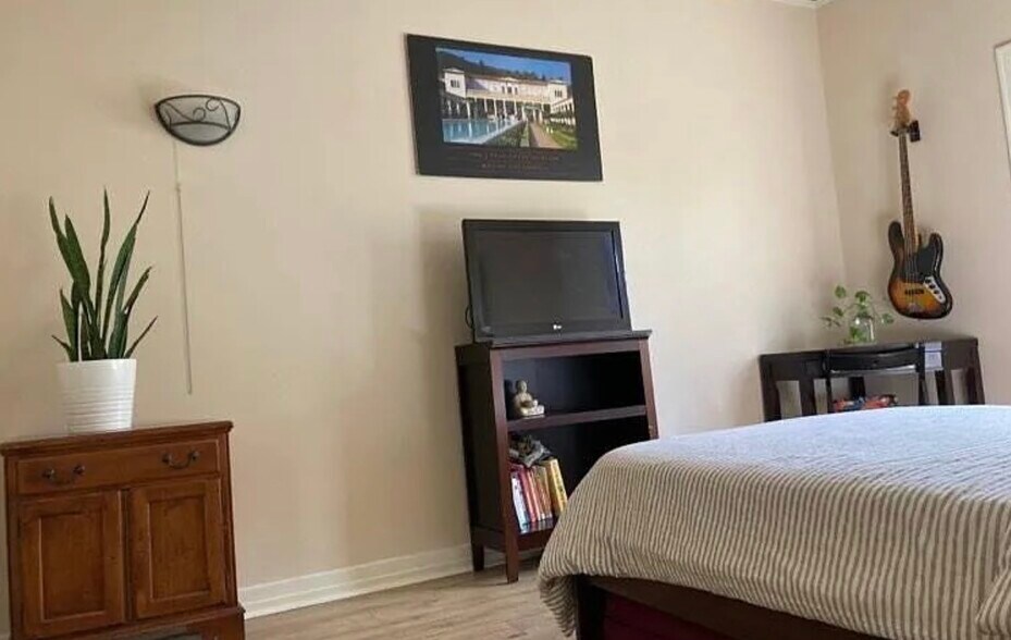 More Photos Of 803 N Detroit St, Los Angeles Apartments For Sale
