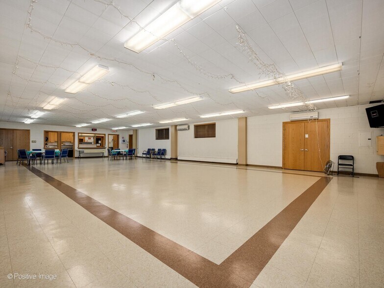 More Photos Of 9000 Kildare Ave, Skokie Specialty For Sale