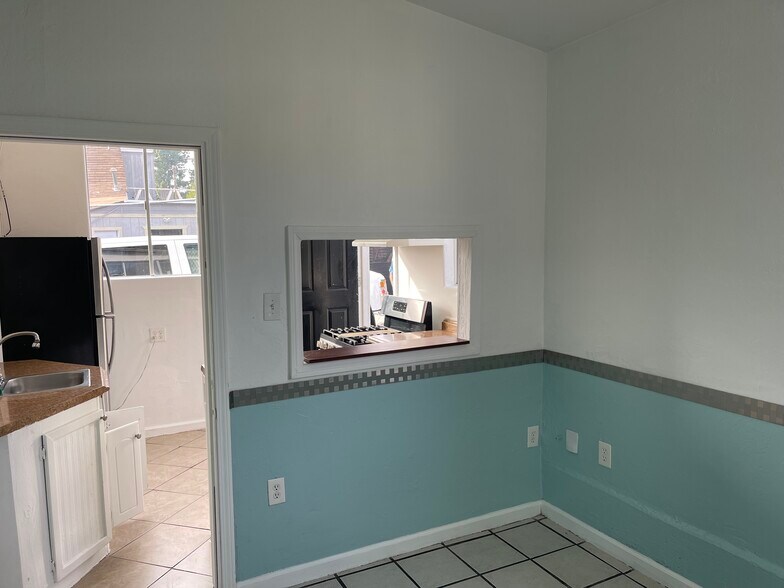 More Photos Of 216 E Mission Rd, Fallbrook Storefront Retail Residential For Lease