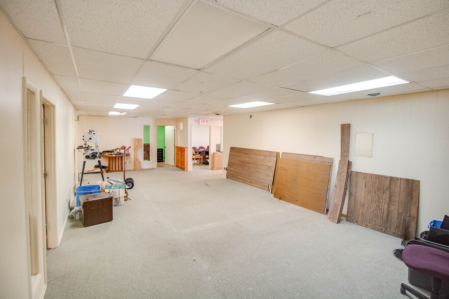 More Photos Of 319-321 Ridge St, Alton Showroom For Sale
