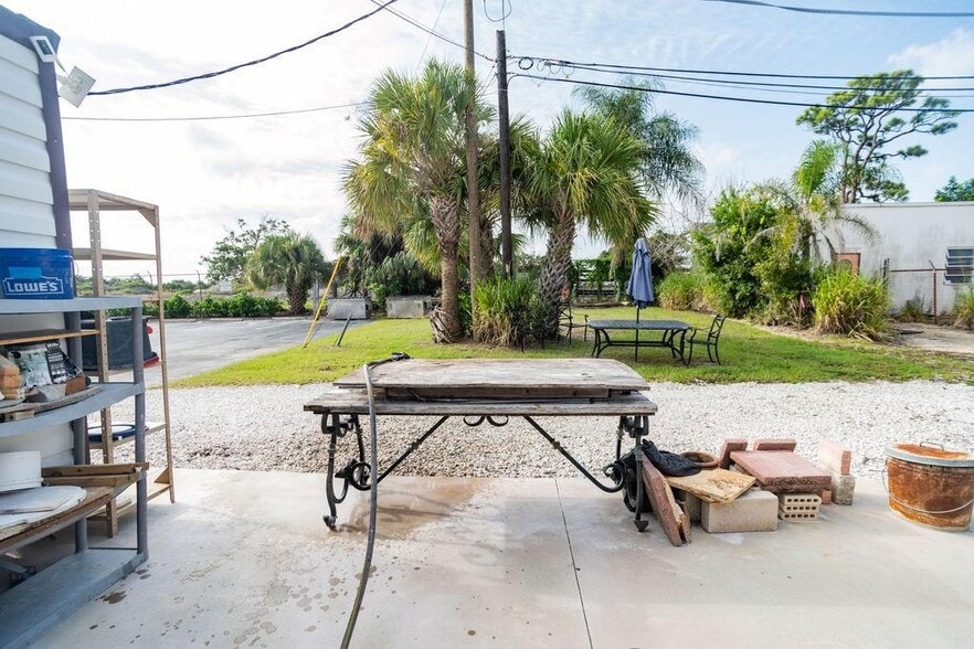 More Photos Of 1239 16th St, Vero Beach Storefront For Sale