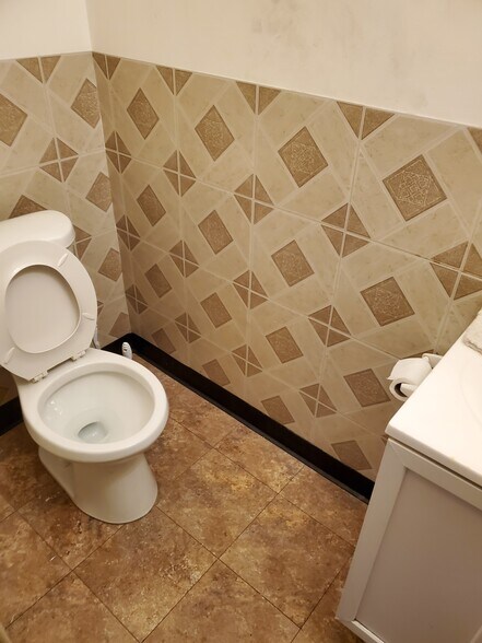 More Photos Of 5612 Saint Barnabas Rd, Oxon Hill Office For Sale