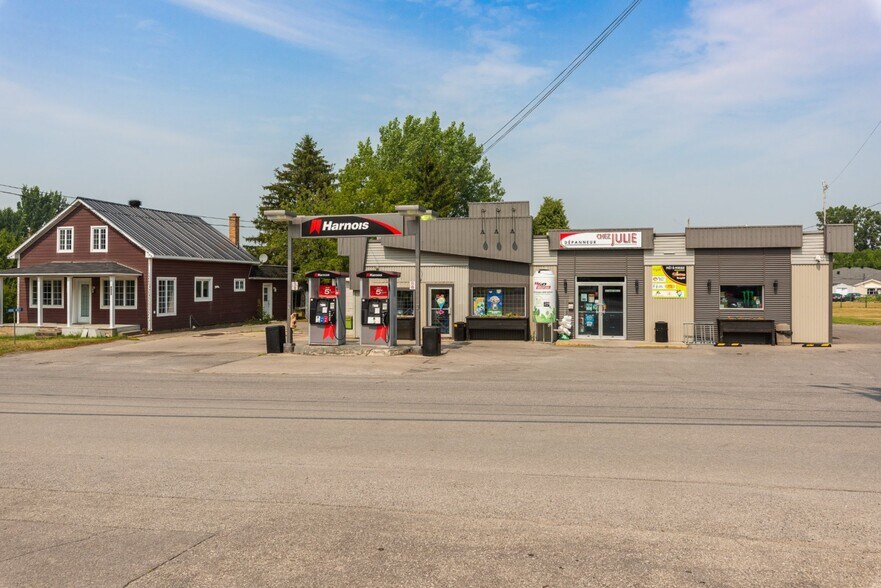 More Photos Of 4095 Rue De L'église, Franklin Service Station For Sale