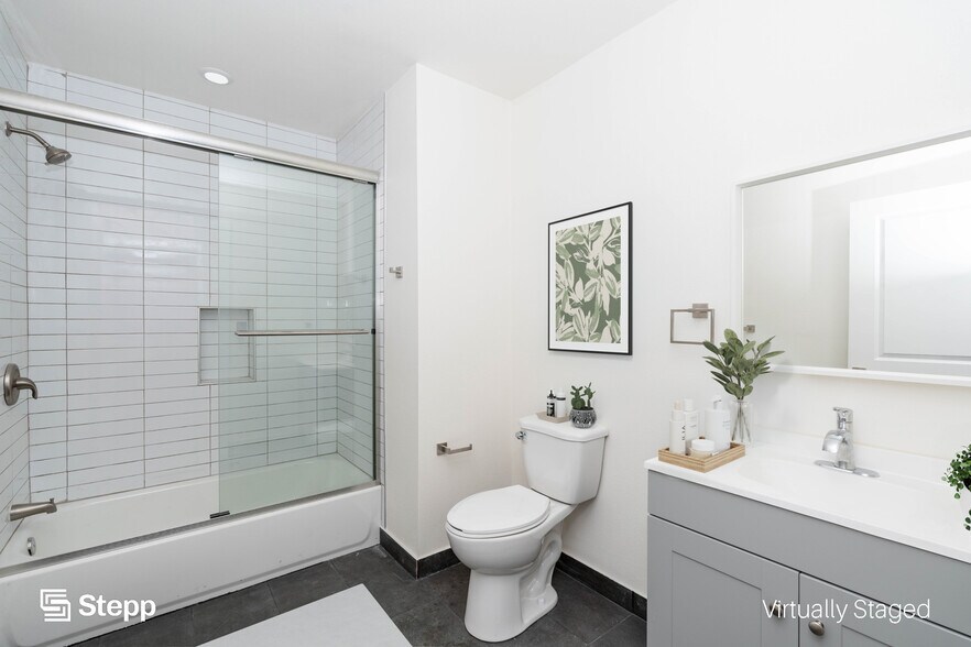 More Photos Of 1038 E 53rd St, Los Angeles Apartments For Sale