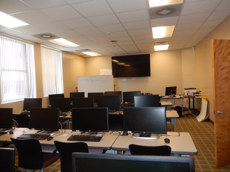 More Photos Of 46 Aston St, Asheville Light Manufacturing For Lease