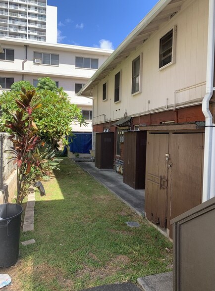 More Photos Of 720 Mahiai Pl, Honolulu Apartments For Sale