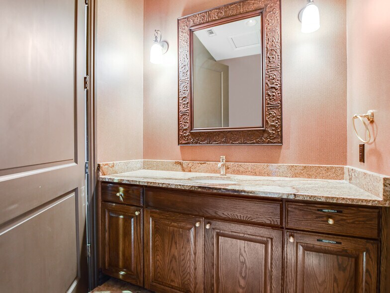 More Photos Of 1008 West Ave, Austin Unknown For Lease