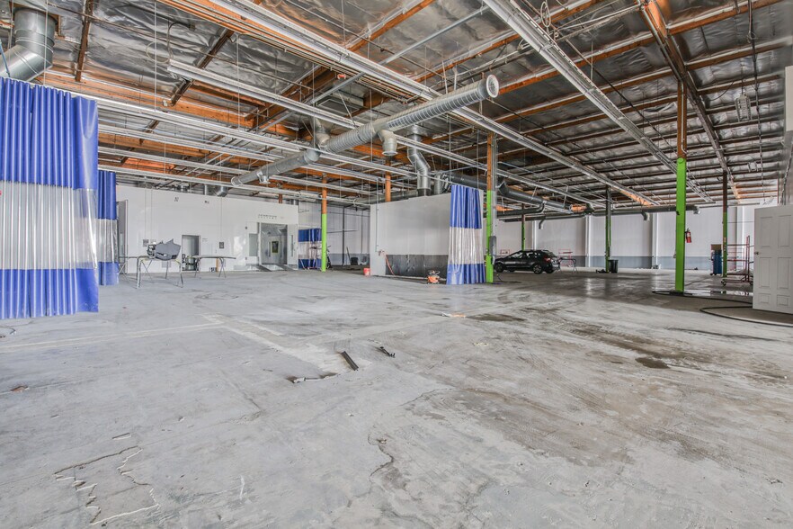 More Photos Of 9130 Glenoaks Blvd, Sun Valley Manufacturing For Lease