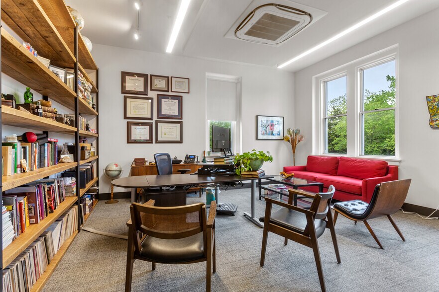 More Photos Of 312 Sycamore St, Decatur Office For Sale