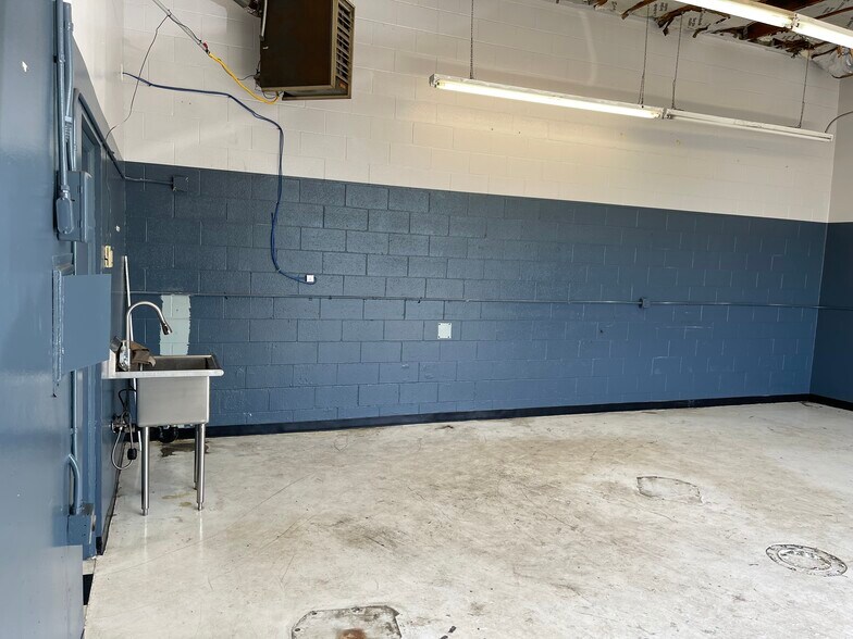 More Photos Of 2621 Pico Blvd, Santa Monica Storefront Retail Office For Lease