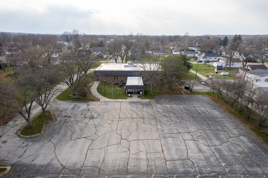 More Photos Of 1255 Engle St, Huntington Light Distribution For Sale