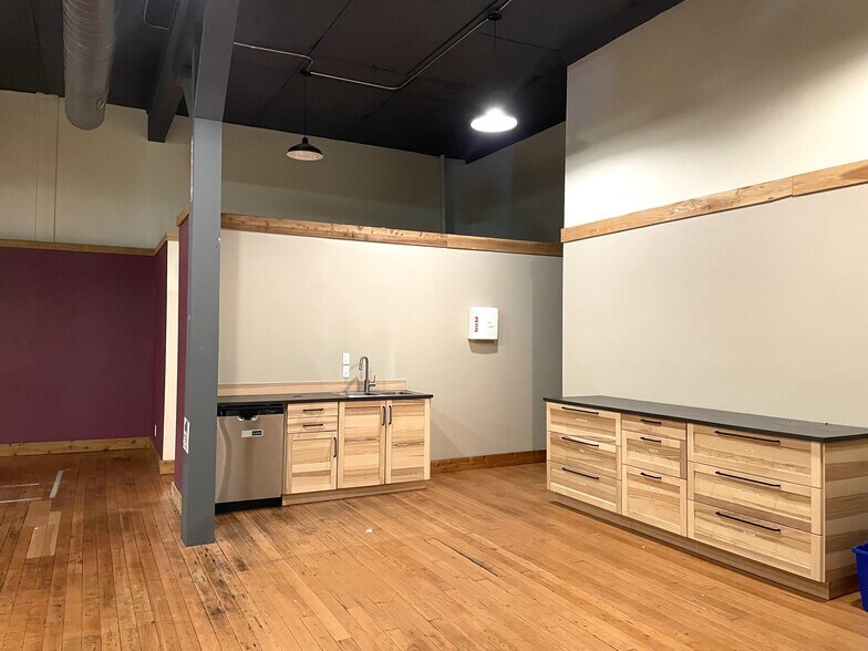 More Photos Of 706-708 Main St, Oregon City Loft Creative Space For Lease