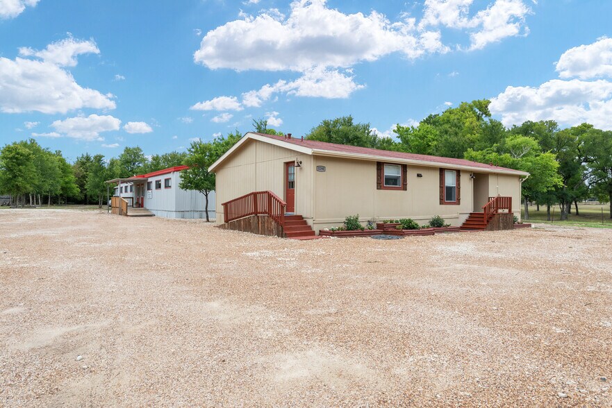 Primary Photo Of 5290 W State Highway 31, Corsicana Office Residential For Lease