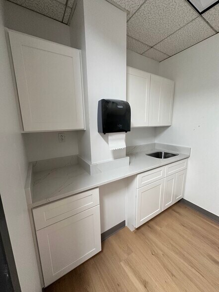 More Photos Of 730 Holiday Dr, Pittsburgh Office For Lease