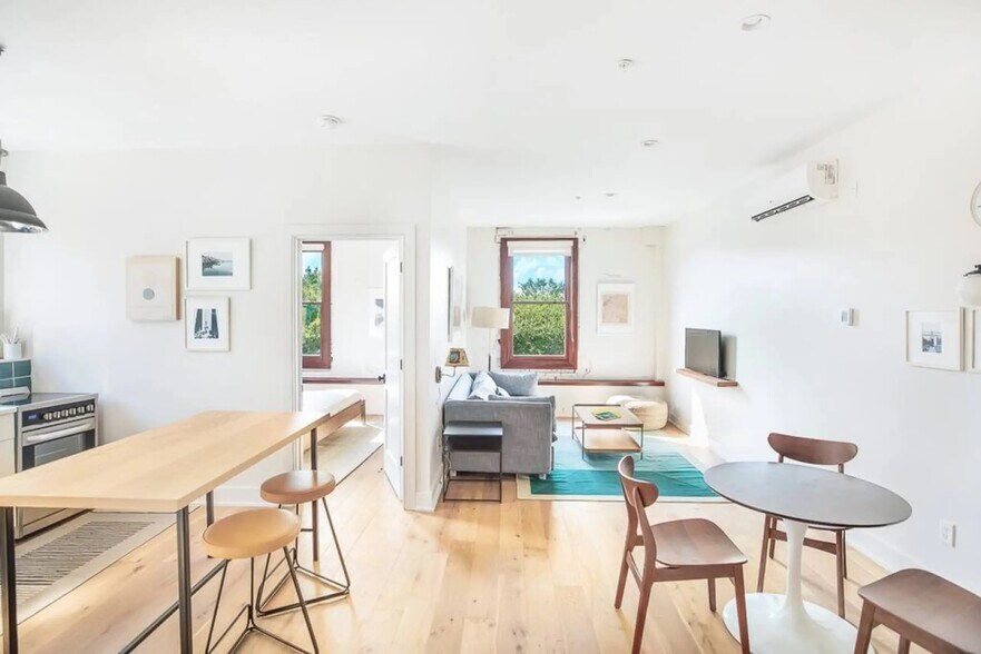 More Photos Of 36 Martin Luther King Jr Blvd, Savannah Specialty For Sale