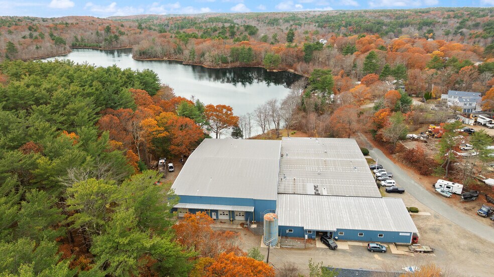 More Photos Of 10 Fernwood Lake Ave, Gloucester Warehouse For Lease
