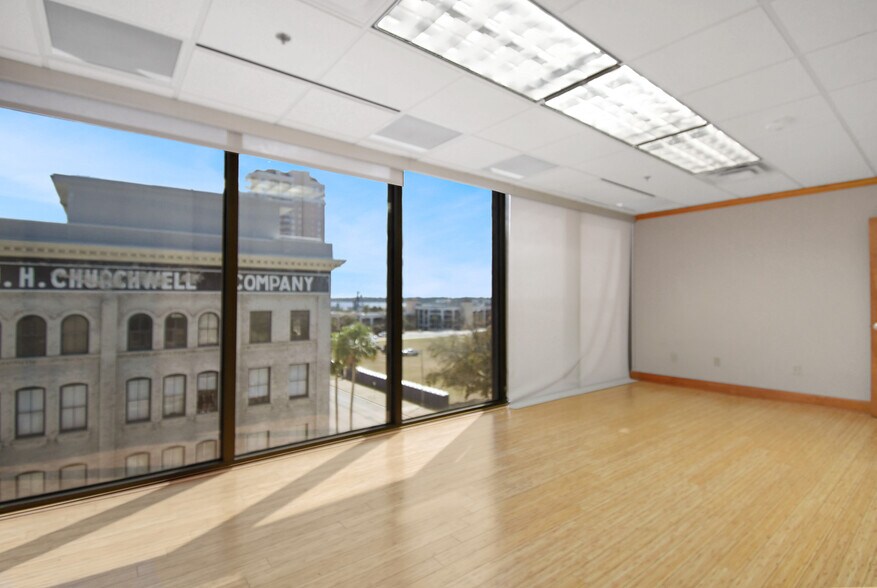 More Photos Of 233 E Bay St, Jacksonville Office For Sale