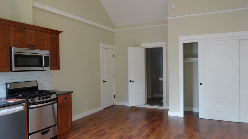 More Photos Of 1733-1737 SE Morrison St, Portland Apartments For Lease