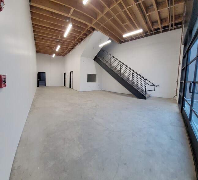 More Photos Of 1417 15th, Los Angeles Warehouse For Lease