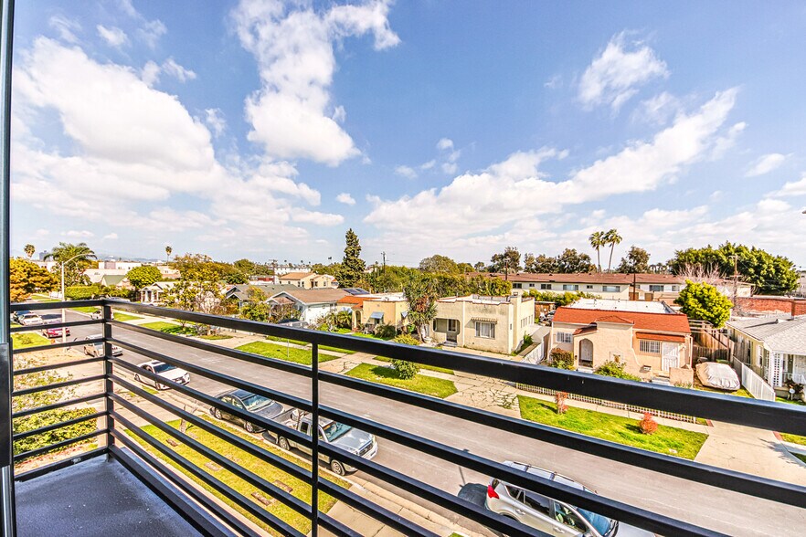 More Photos Of 1923 Carmona Ave, Los Angeles Multifamily For Sale